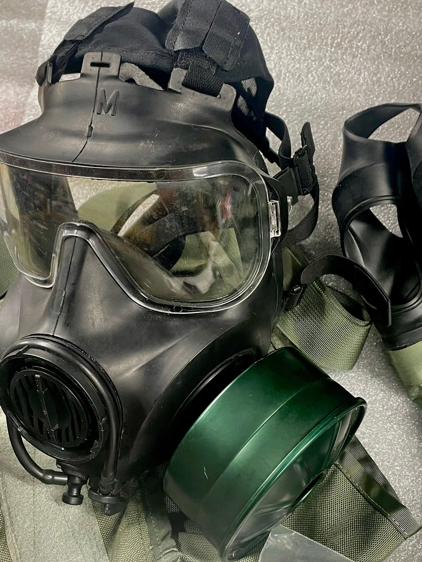Avon FM53 Gas Mask - Size Medium - Complete Kit —FREE SHIPPING