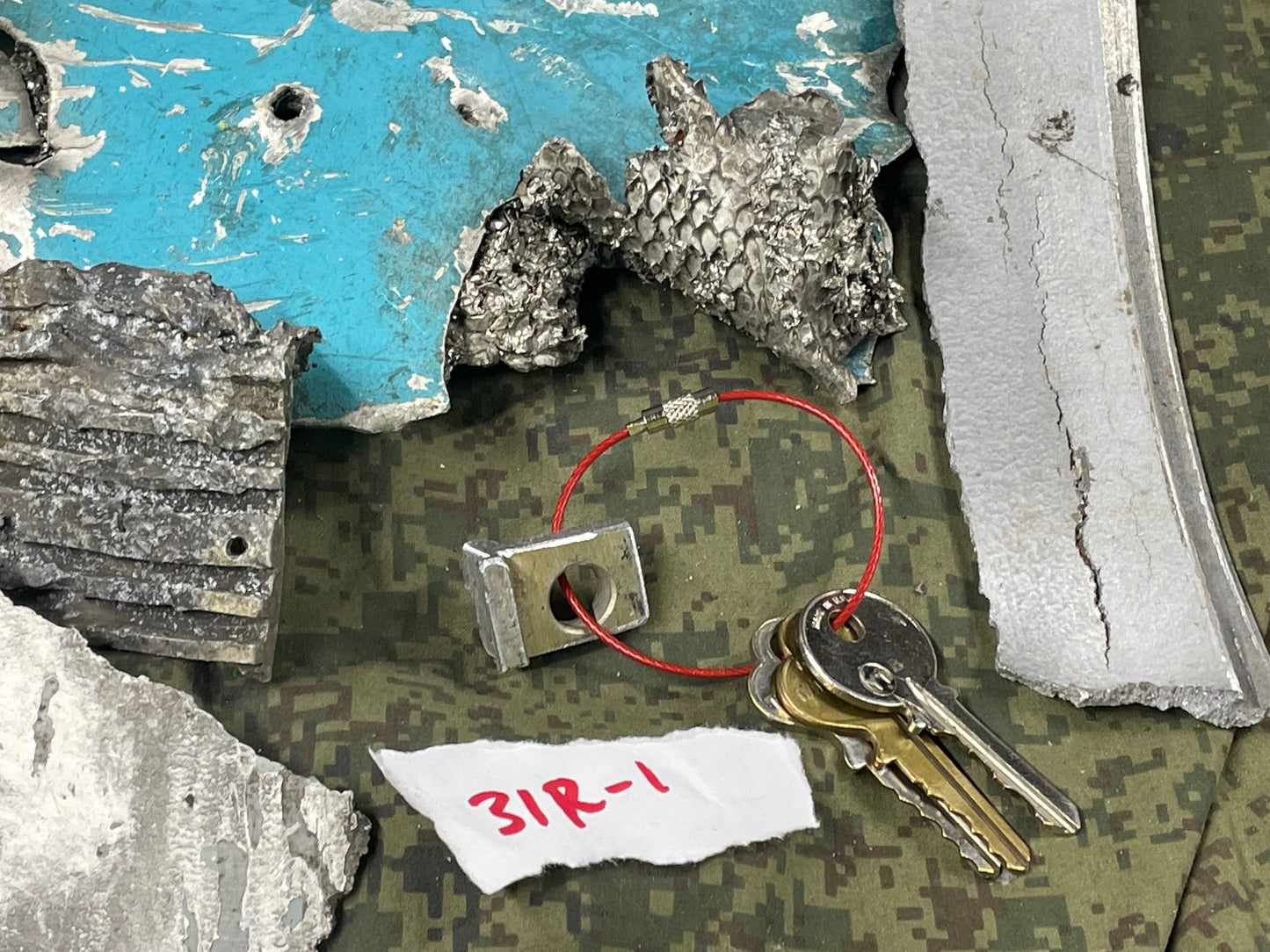 SU-34 (RF-81251 / 31 Red) Fuselage Keychain —FREE SHIPPING