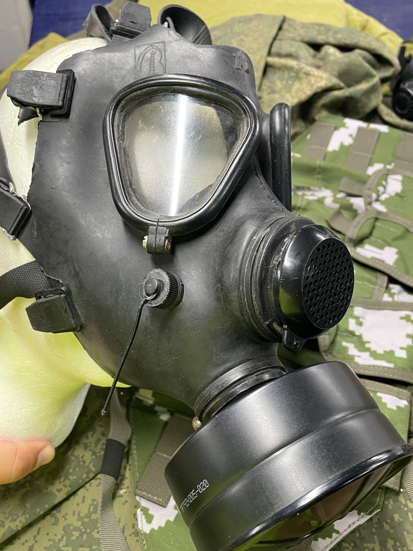 Iraqi Gas Mask - M65 type - with C2 NBC Filter —FREE SHIPPING