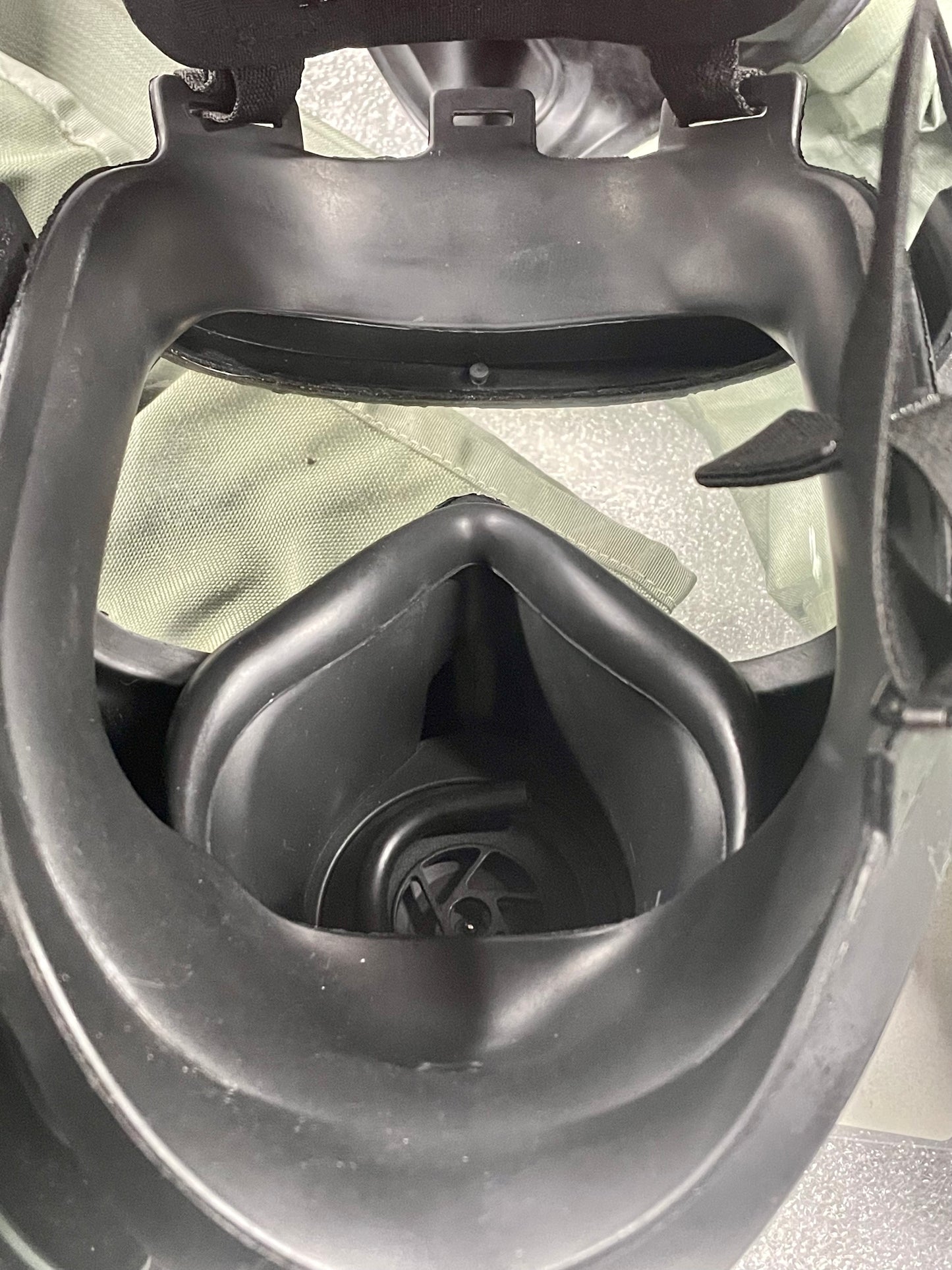 Avon FM53 Gas Mask - Size Medium - Complete Kit —FREE SHIPPING