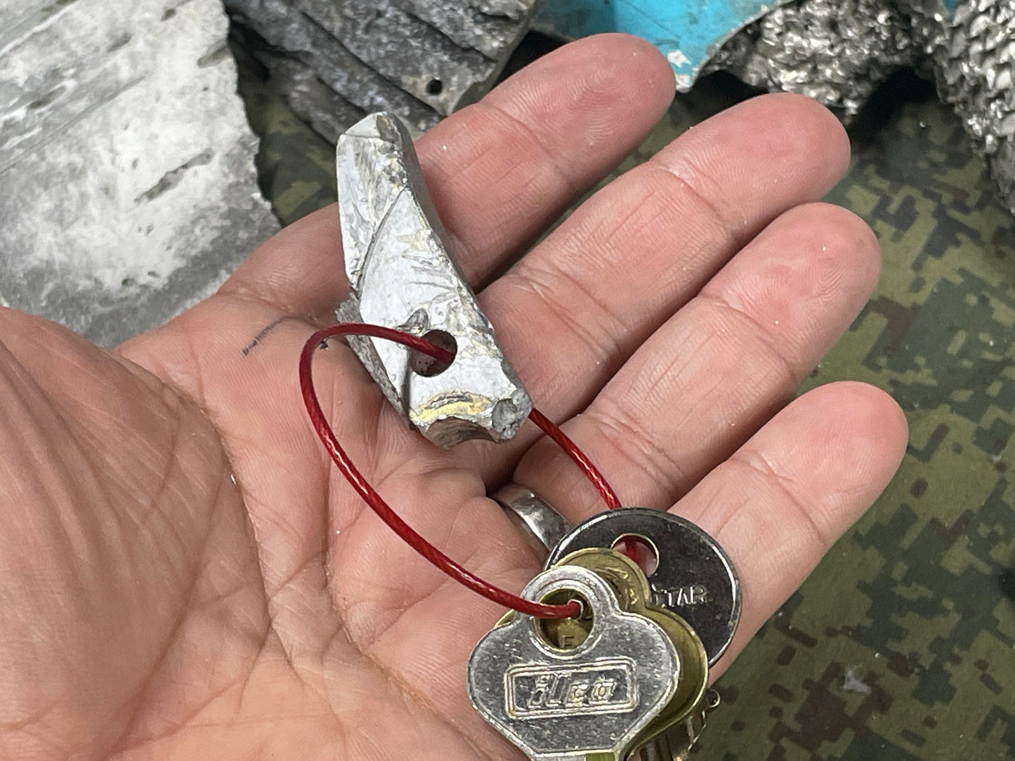 SU-34 (RF-81251 / 31 Red) Fuselage Keychain —FREE SHIPPING