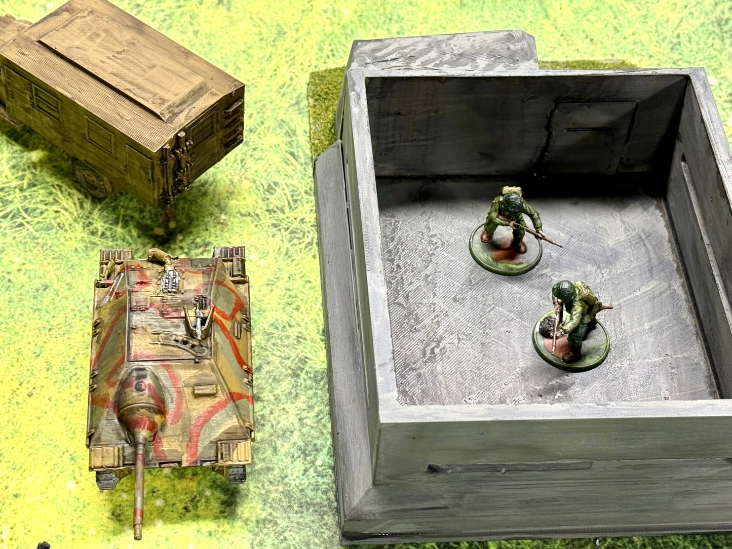 Bunker + Hetzer + Radio Opel + obstacles - LOT