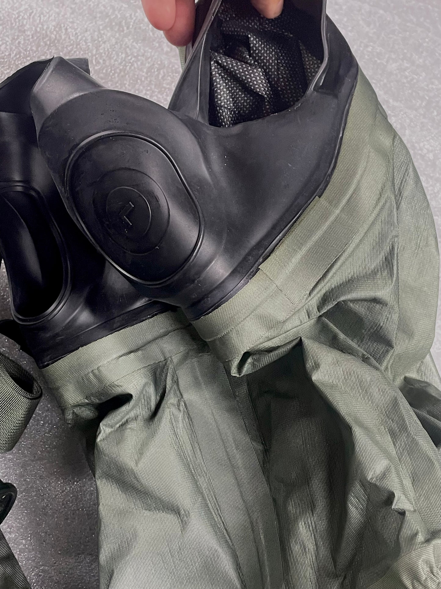 Avon FM53 Gas Mask - Size Medium - Complete Kit —FREE SHIPPING