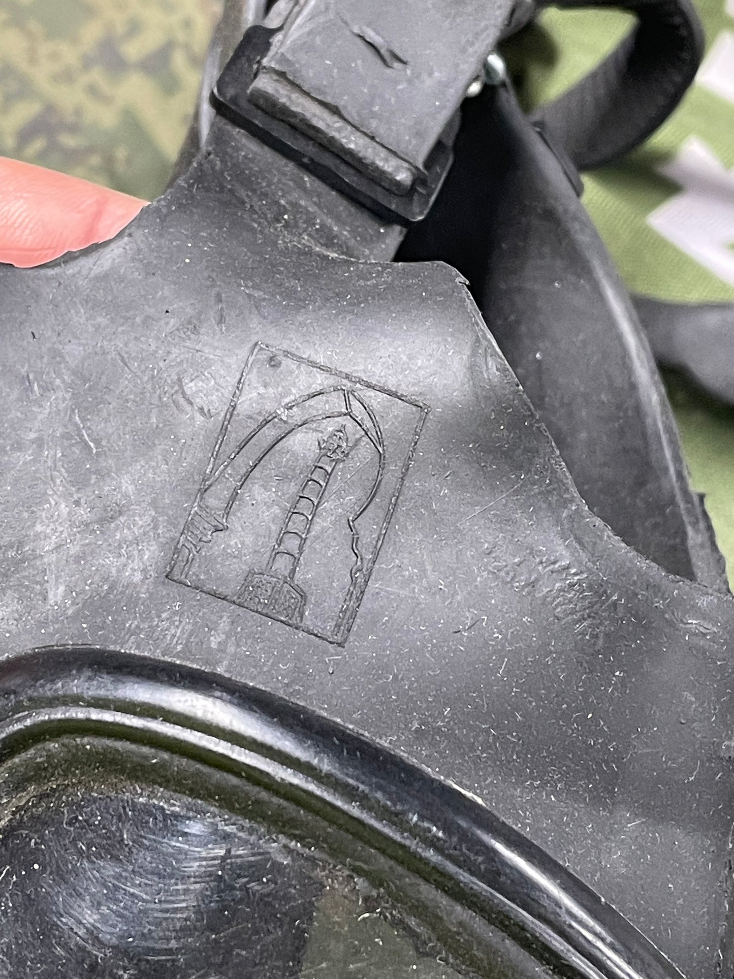 Iraqi Gas Mask - M65 type - with C2 NBC Filter —FREE SHIPPING