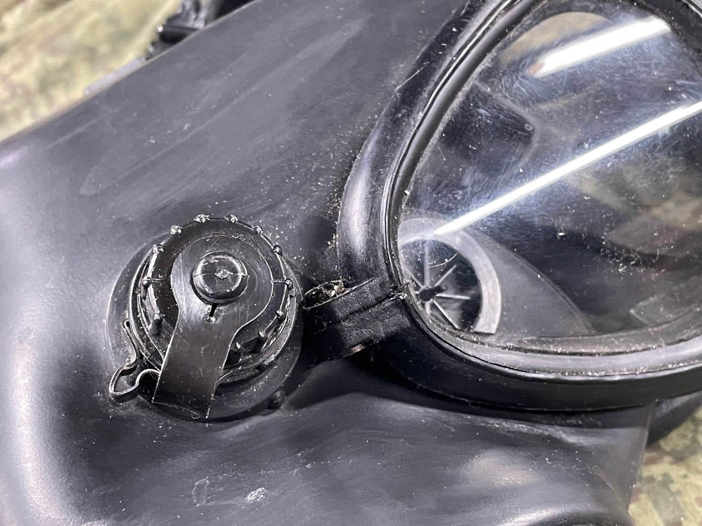 Israeli Military M15 Gas Mask w/filter —FREE SHIPPING