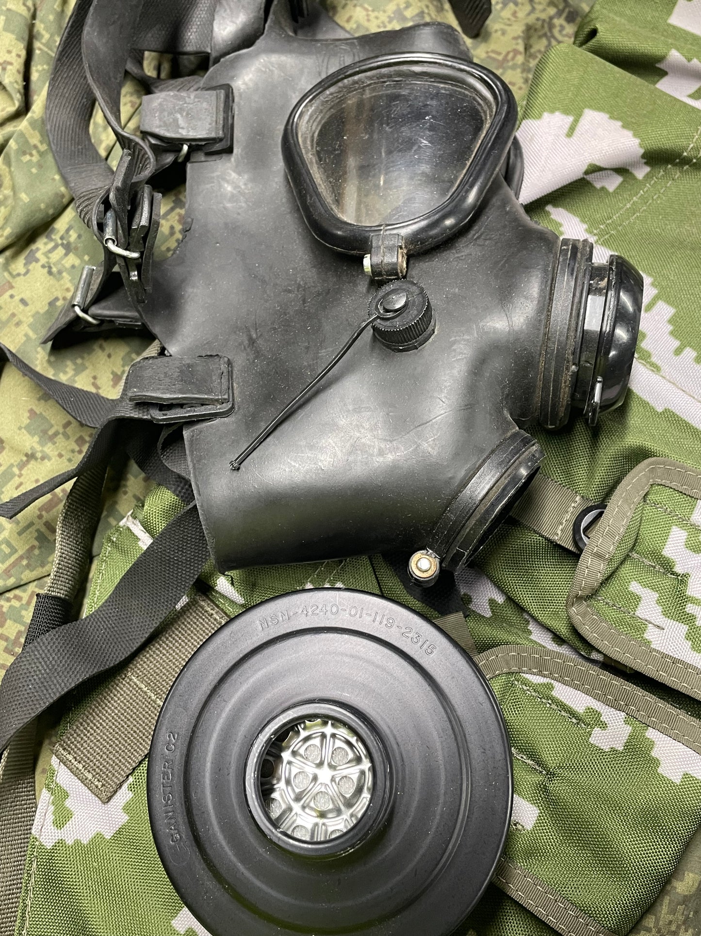 Iraqi Gas Mask - M65 type - with C2 NBC Filter —FREE SHIPPING