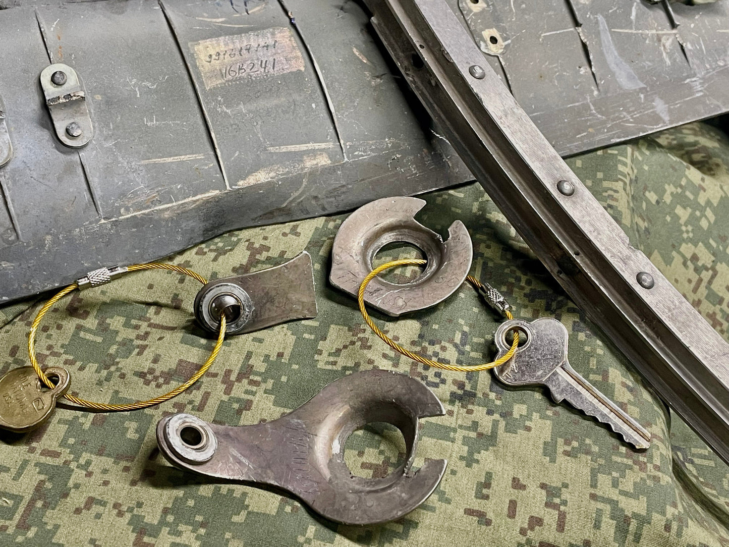 SU-34 (RF-81879 24 R) Keychain #7