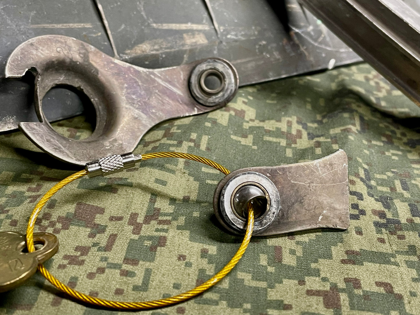 SU-34 (RF-81879 24 R) Keychain #8