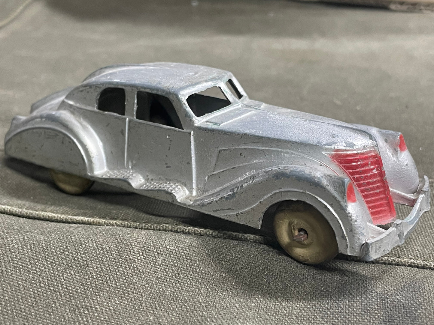 Vintage 1930's Hubley Cast Iron Red & Silver Lincoln Zephyr