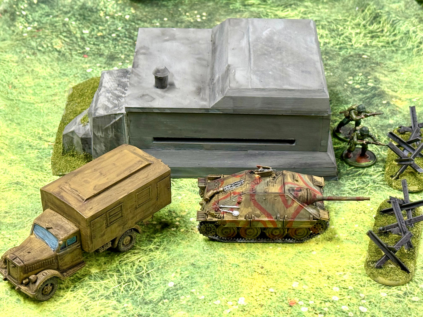 Bunker + Hetzer + Radio Opel + obstacles - LOT
