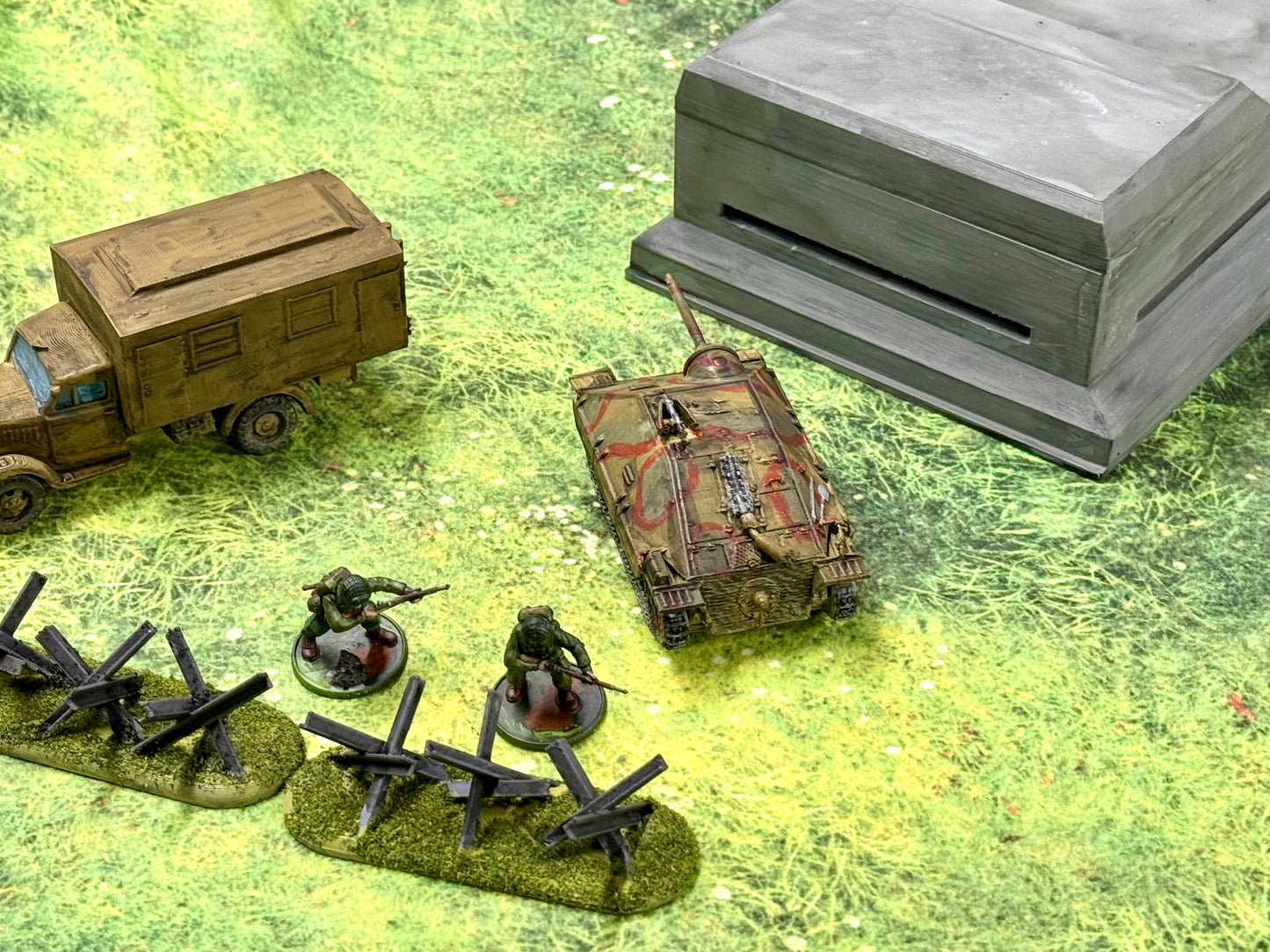 Bunker + Hetzer + Radio Opel + obstacles - LOT