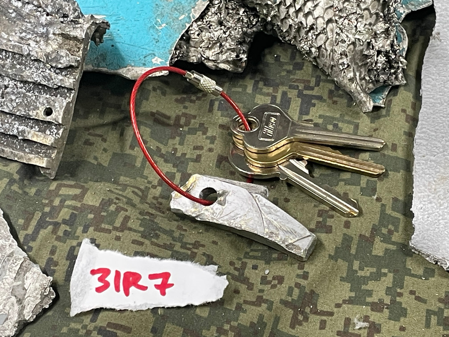 SU-34 (RF-81251 / 31 Red) Fuselage Keychain —FREE SHIPPING