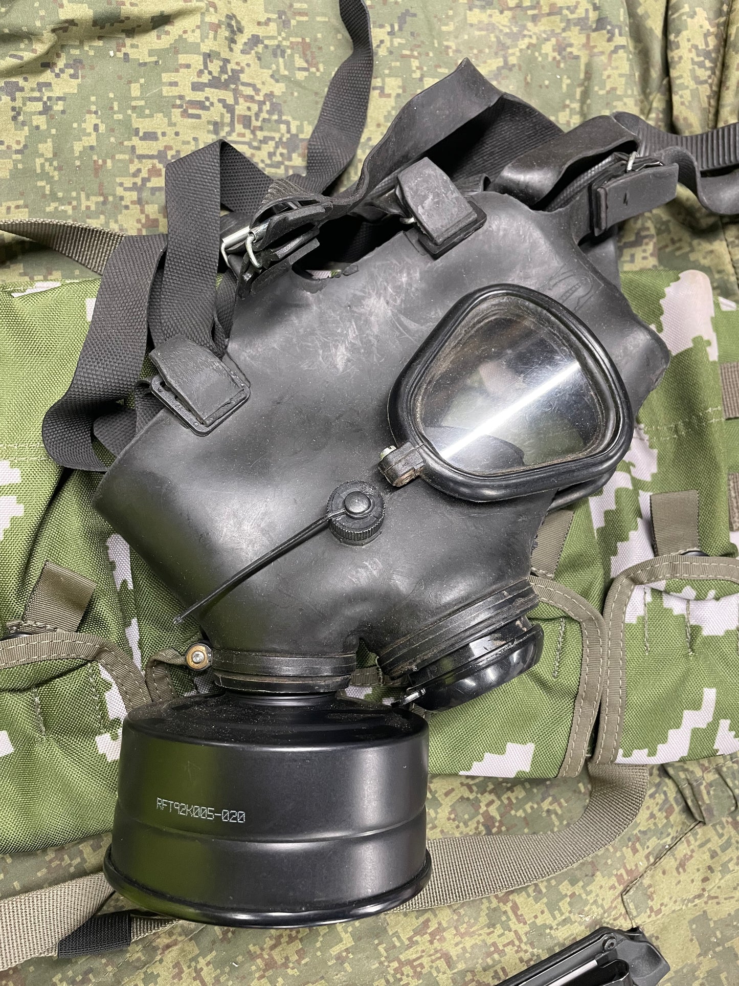 Iraqi Gas Mask - M65 type - with C2 NBC Filter —FREE SHIPPING